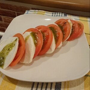 トマトとモッツァレラのカプレーゼ